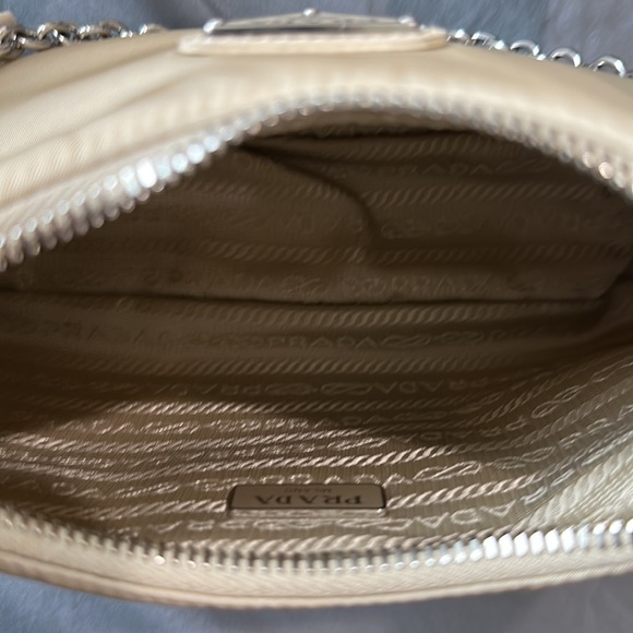 Prada Re-Edition 2005 Re-Nylon bag - Picture 9 of 13